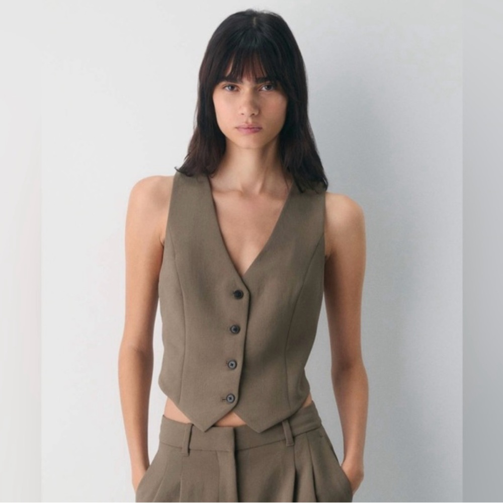 NWT Aritzia Vest - olive green